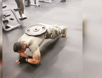 美国最壮大兵健身训练动作，你能完成一个算我输 - 图片11